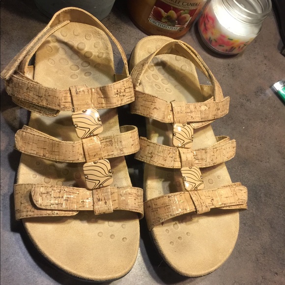 vionic sandals size 9